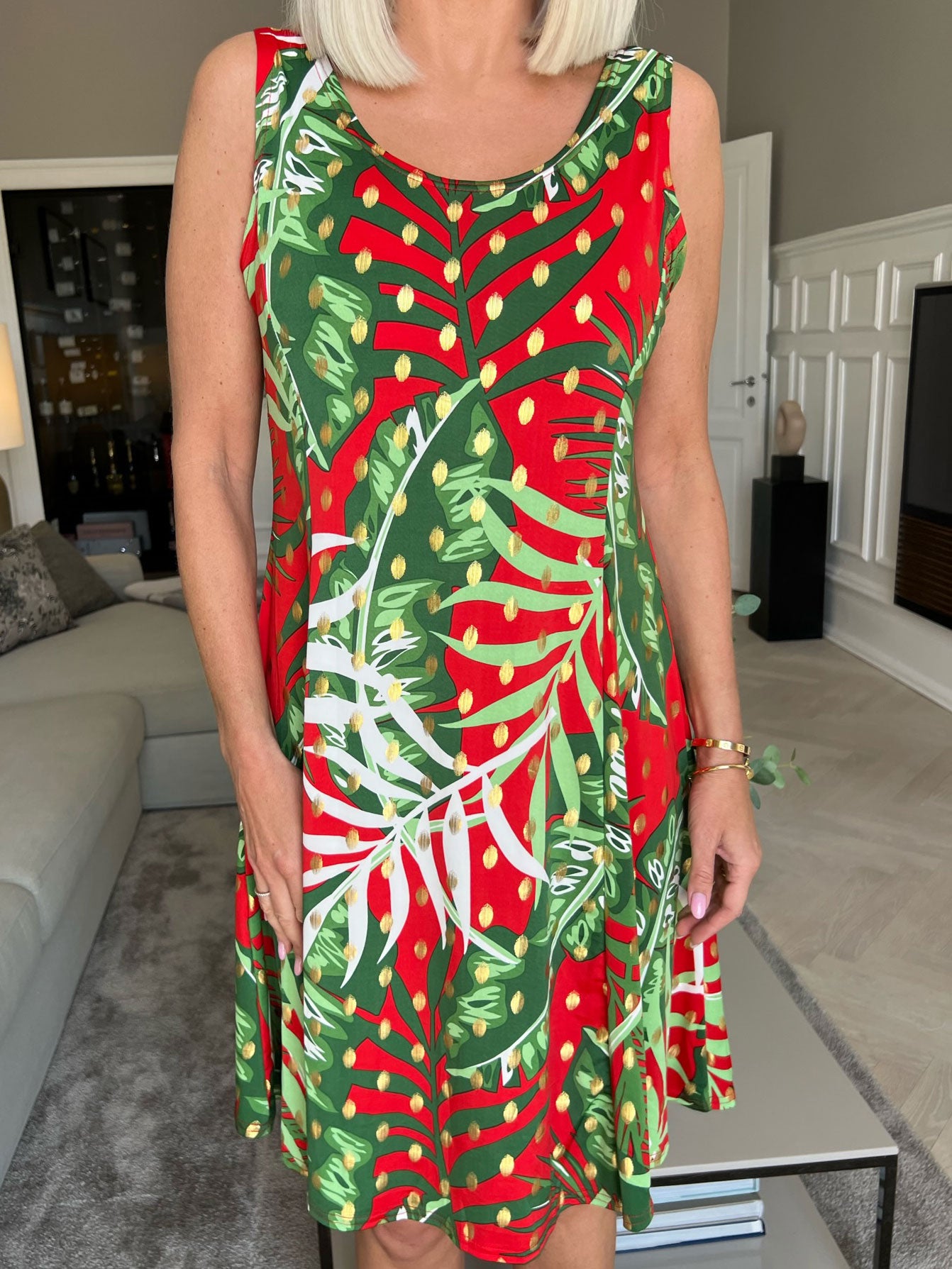 Maj - Sød elastisk sommerkjole med guld pletter